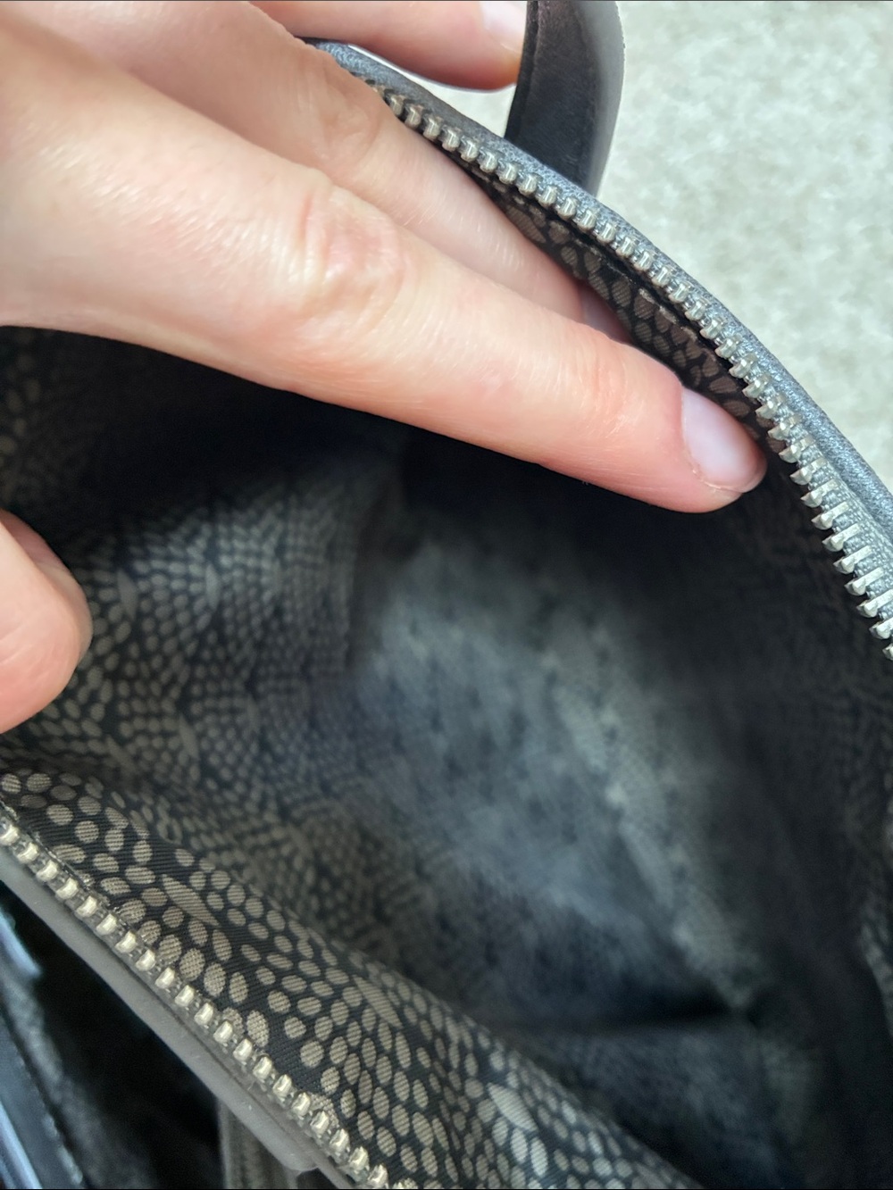 Classic Gray Leather Tote Bag - Versatile Everyday Handbag - Picture 5 of 8